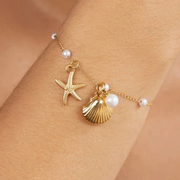 SeaShell 18K Gold Stainless Steel Waterproof Charm Bracelet - Picture 4 of 5